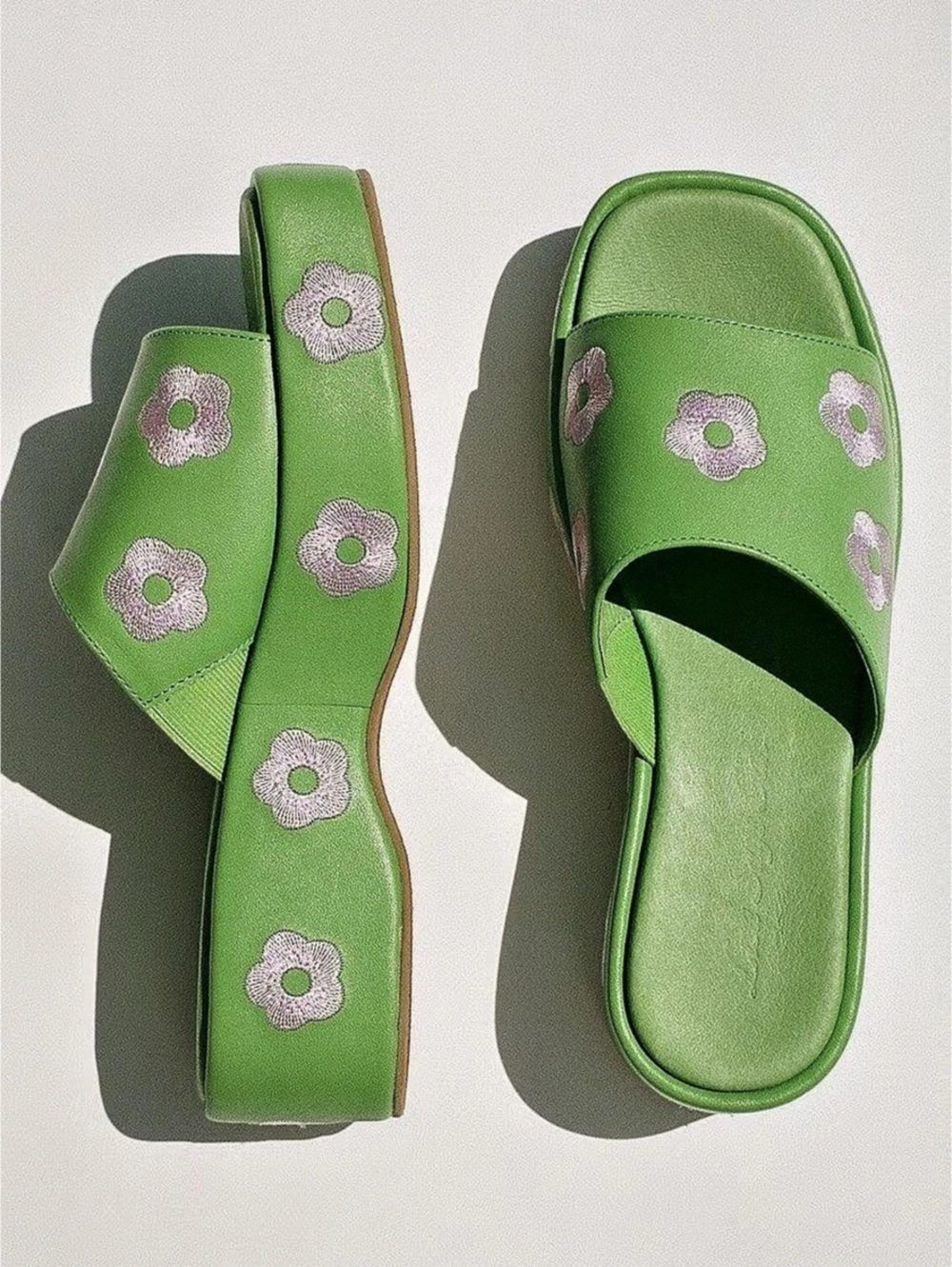 Lisa Says Gah Floral Platform Slide Sandals in Green & Purple